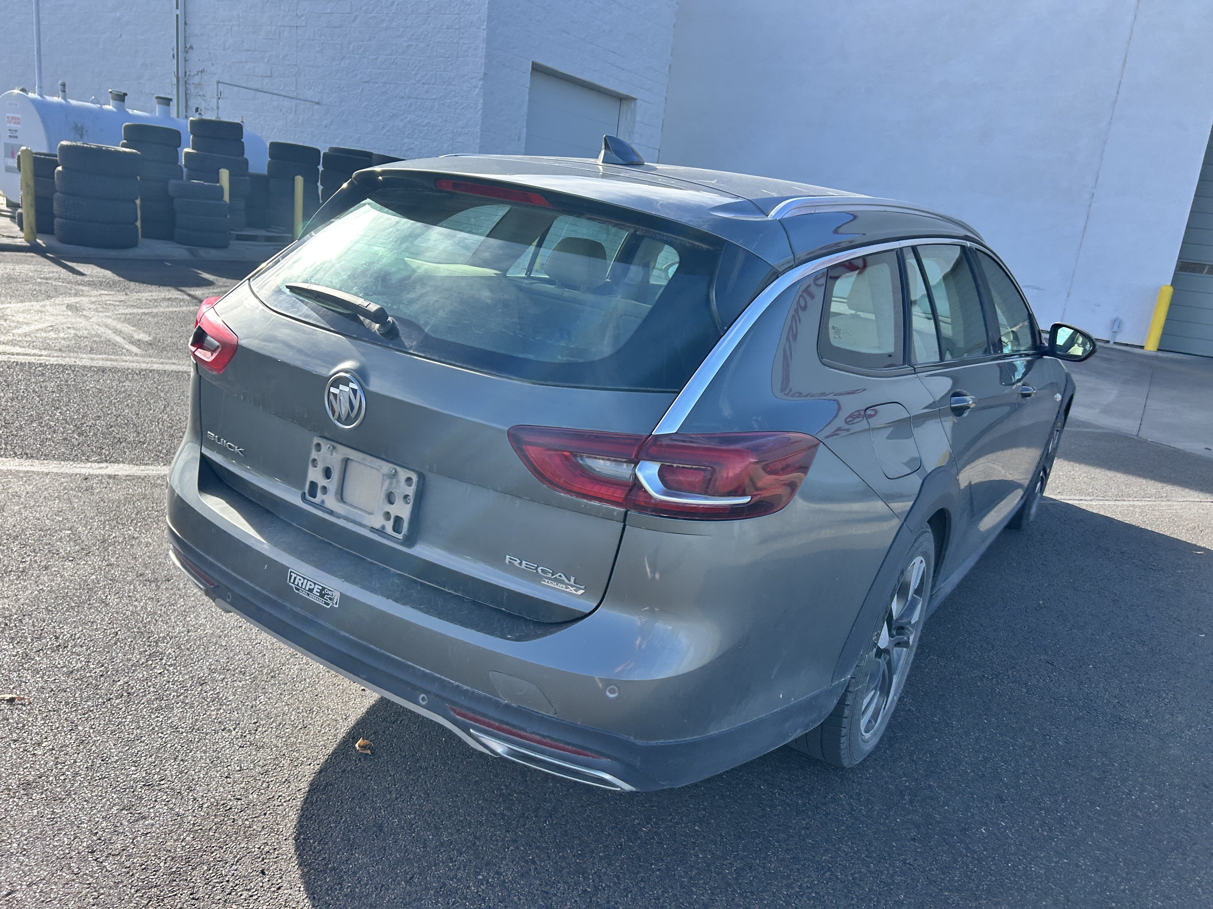 Used 2018 Buick Regal Preferred w/ Sights and Sounds Package AWD/4WD image 5