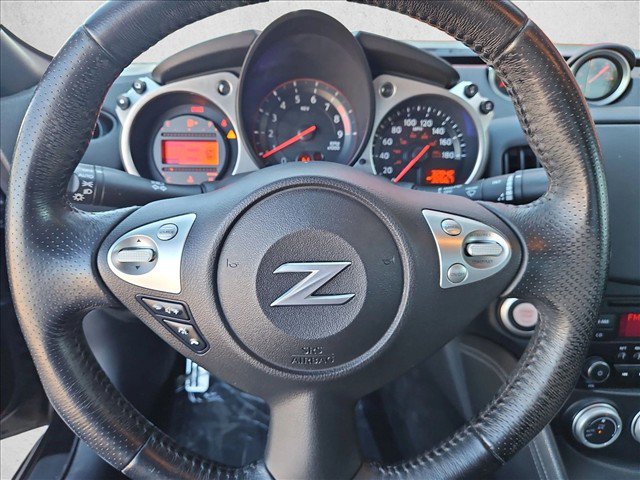 Used 2015 Nissan 370Z Coupe RWD image 13