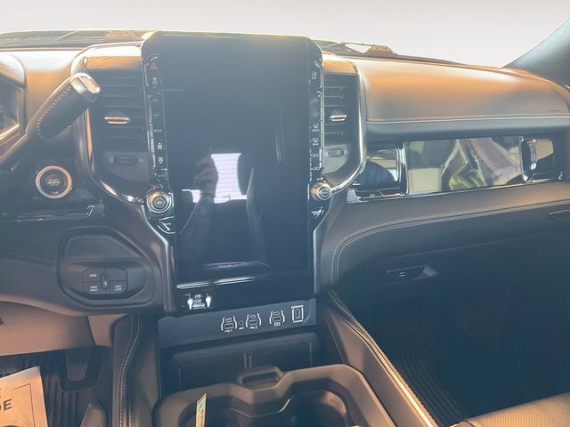 Used 2025 RAM 3500 Limited AWD/4WD image 14