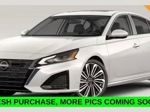 Used 2025 Nissan Altima 2.5 SV FWD image 1