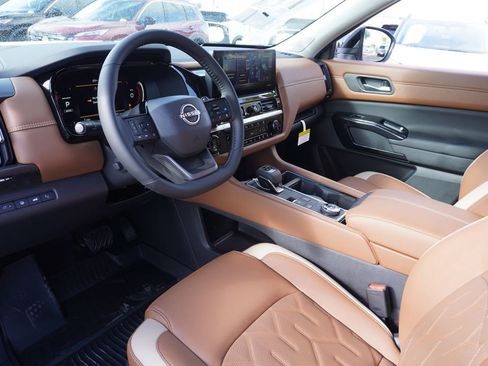 New 2026 Nissan Pathfinder Platinum image 18