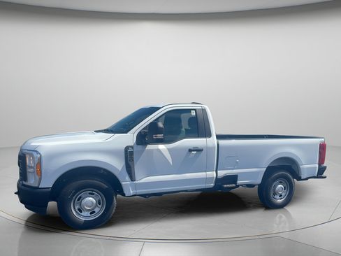 Used 2023 Ford F250 XL RWD image 4