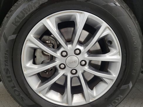Used 2019 Jeep Cherokee Latitude Plus AWD/4WD image 31