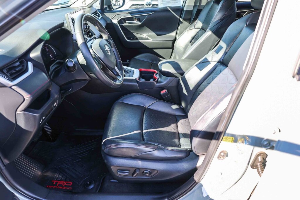 Certified 2020 Toyota RAV4 TRD Off-Road AWD/4WD image 10