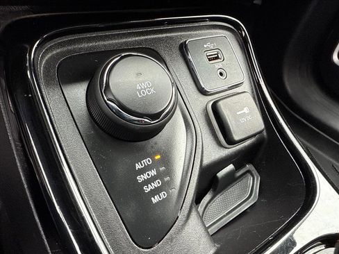 Used 2020 Jeep Compass Limited image 23