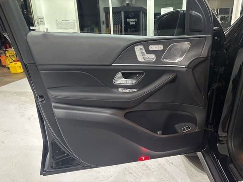 Used 2025 Mercedes-Benz GLS 450 4MATIC image 11