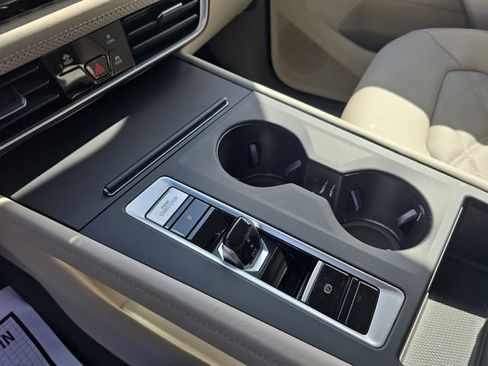 Used 2025 Volkswagen Atlas SE image 21