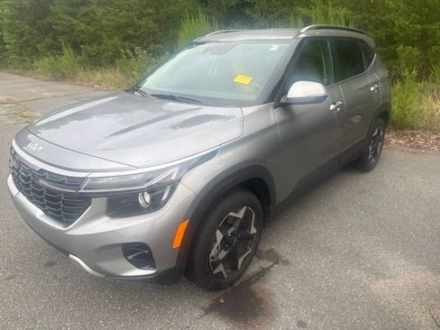Used 2025 Kia Seltos EX AWD/4WD image 1
