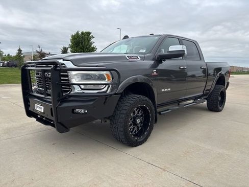 Used 2022 RAM 2500 Laramie AWD/4WD image 2