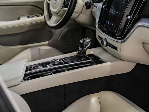 Used 2019 Volvo S60 T5 Momentum w/ Premium Package image 26