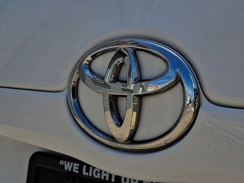 Used 2010 Toyota Camry XLE FWD image 28