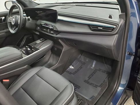 Used 2025 Buick Enclave Preferred image 11