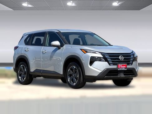 Used 2025 Nissan Rogue SV FWD image 6