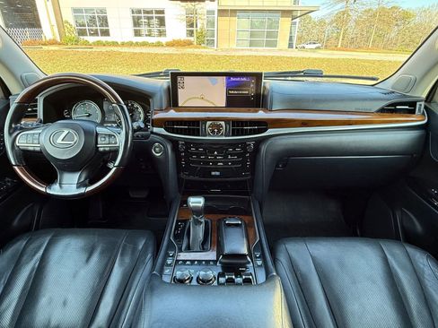 Used 2018 Lexus LX 570 4WD w/ Luxury Package image 22