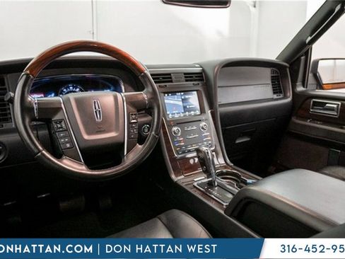 Used 2017 Lincoln Navigator L Reserve image 22
