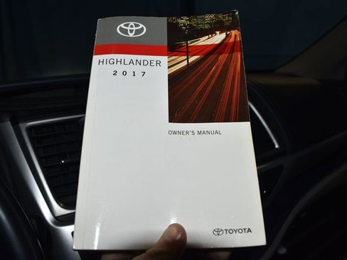 Used 2017 Toyota Highlander Limited image 11