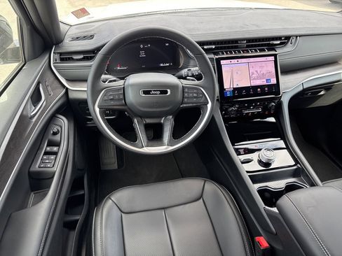 New 2025 Jeep Grand Cherokee L Limited w/ Luxury Tech Group II image 11