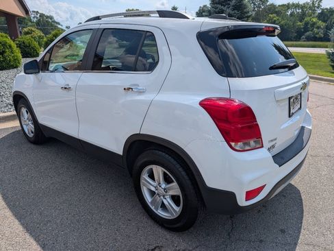 Used 2019 Chevrolet Trax LT w/ LT Convenience Package FWD image 7