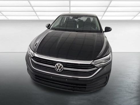 Used 2024 Volkswagen Jetta SE FWD image 2