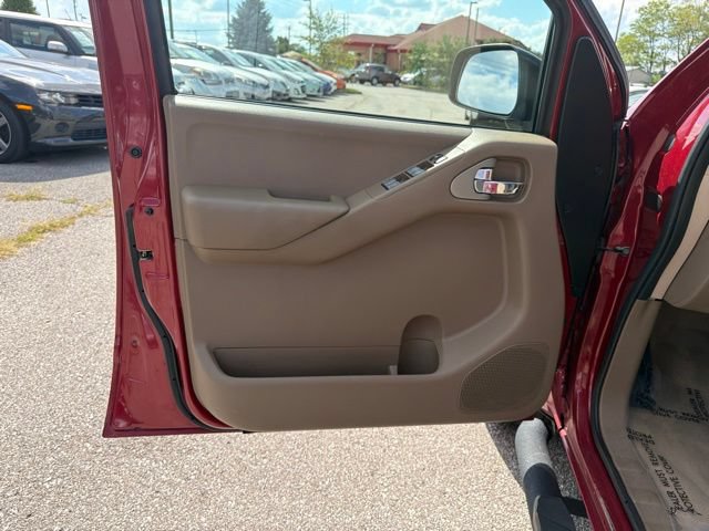 Used 2007 Nissan Frontier SE w/ Power Pkg AWD/4WD image 16