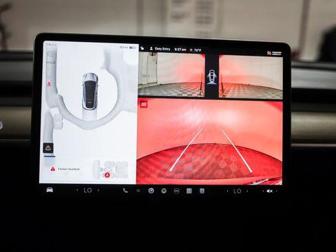 Used 2024 Tesla Model Y Performance image 21