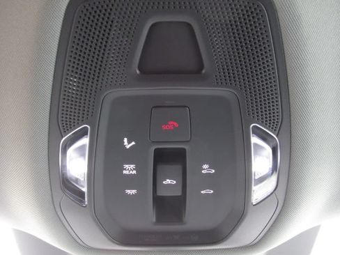 Used 2025 Audi Q6 e-tron Prestige AWD/4WD image 29