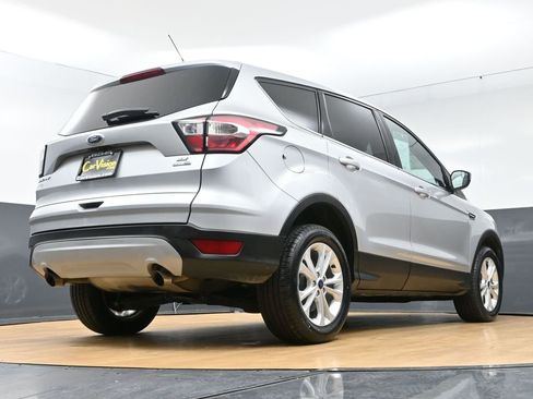 Used 2017 Ford Escape SE image 31