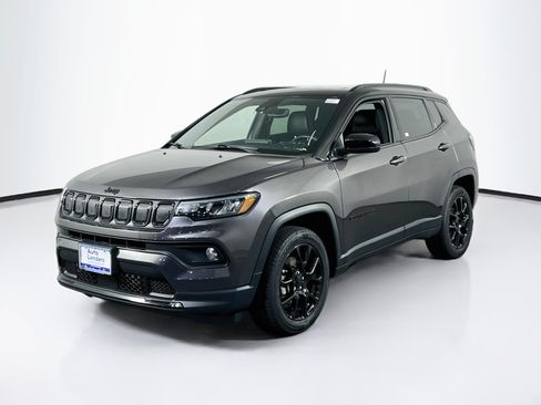 Used 2022 Jeep Compass Latitude w/ Sun and Sound Group AWD/4WD image 1