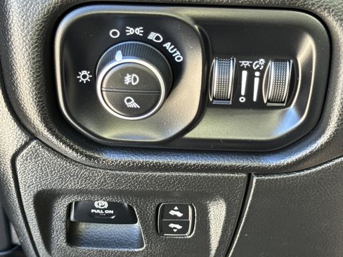 Used 2023 RAM 1500 Laramie image 25