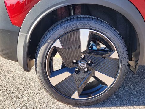 New 2025 Nissan Kicks SR image 12