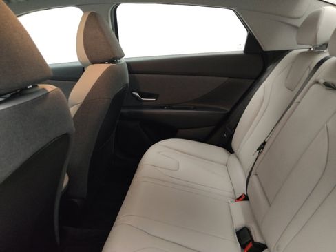 Used 2023 Hyundai Elantra Limited image 18