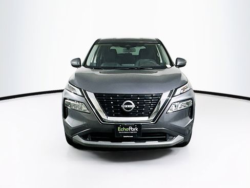 Used 2023 Nissan Rogue SV image 2