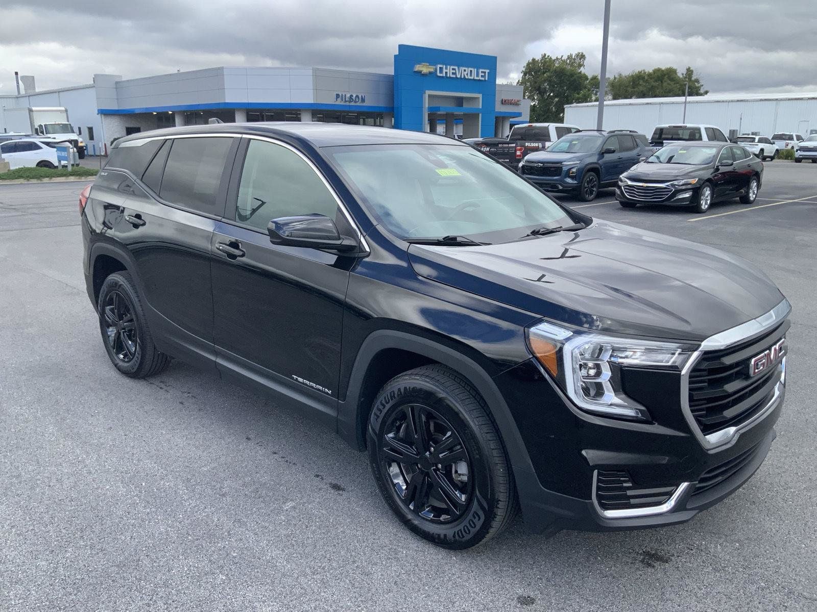 Used 2023 GMC Terrain SLE AWD/4WD image 2
