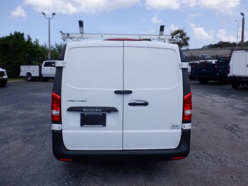 Used 2023 Mercedes-Benz Metris image 4