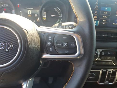 Used 2024 Jeep Wrangler Unlimited Sahara AWD/4WD image 27