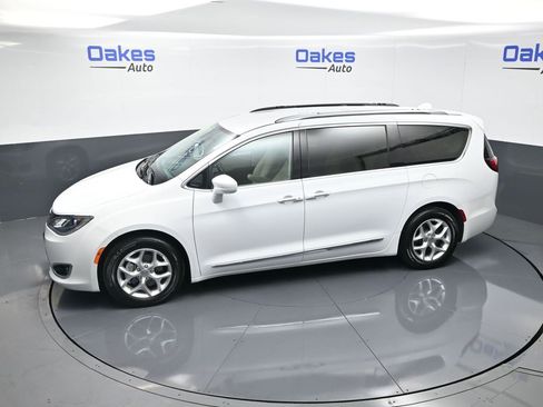 Used 2020 Chrysler Pacifica Touring-L Plus w/ Tire & Wheel Group image 52