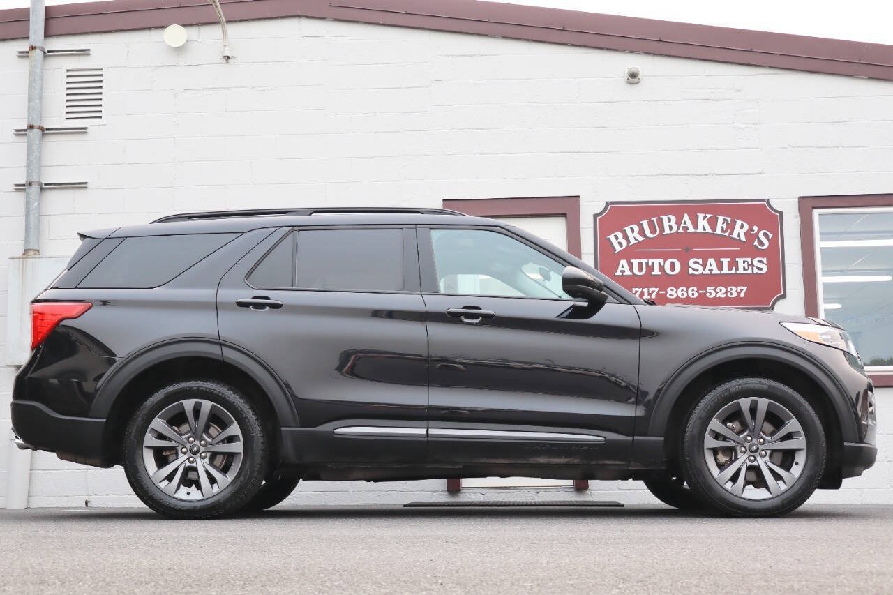 Used 2024 Ford Explorer XLT w/ Equipment Group 202A AWD/4WD image 1