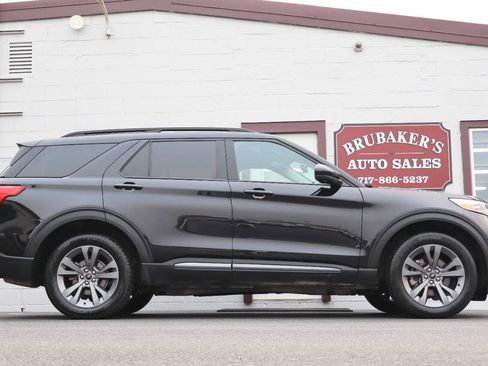 Used 2024 Ford Explorer XLT w/ Equipment Group 202A AWD/4WD image 1