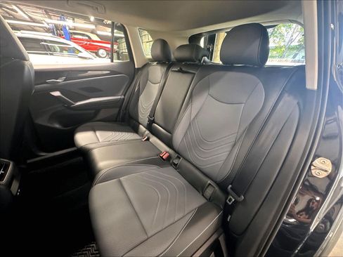 Used 2026 Volkswagen Tiguan SE FWD image 25