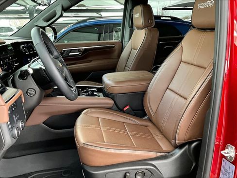 Used 2025 Chevrolet Tahoe High Country image 8