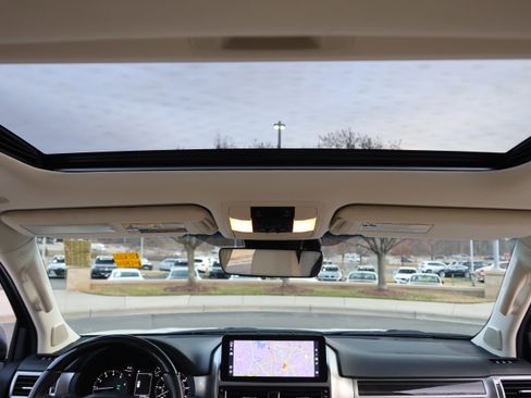 Used 2022 Lexus GX 460 Premium w/ Premium Package image 32