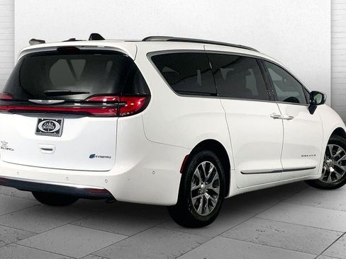 Used 2023 Chrysler Pacifica Pinnacle FWD image 13