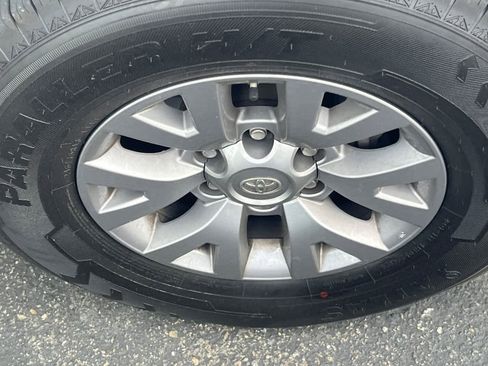 Used 2019 Toyota Tacoma SR5 RWD image 10