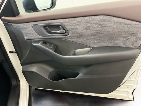 Used 2023 Nissan Rogue S AWD/4WD image 32