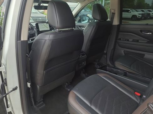 Certified 2024 Nissan Pathfinder Platinum image 10