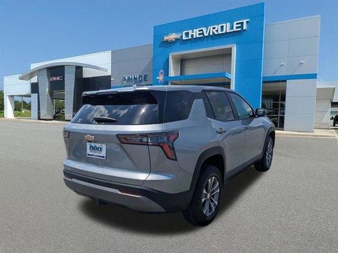 New 2026 Chevrolet Equinox LT w/ Convenience Package II FWD image 4
