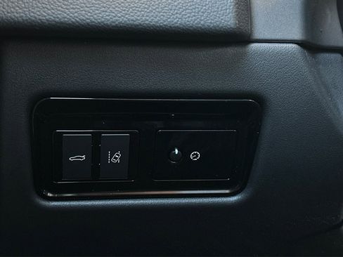 Used 2016 Jaguar XF R-Sport image 43