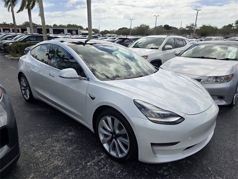 Used 2020 Tesla Model 3 Standard Range Plus image 2