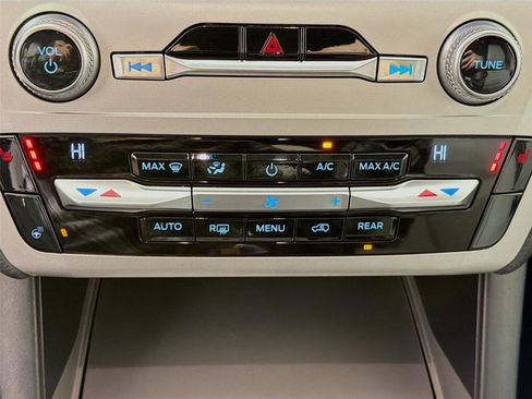 Used 2021 Ford Explorer XLT w/ Equipment Group 202A image 16