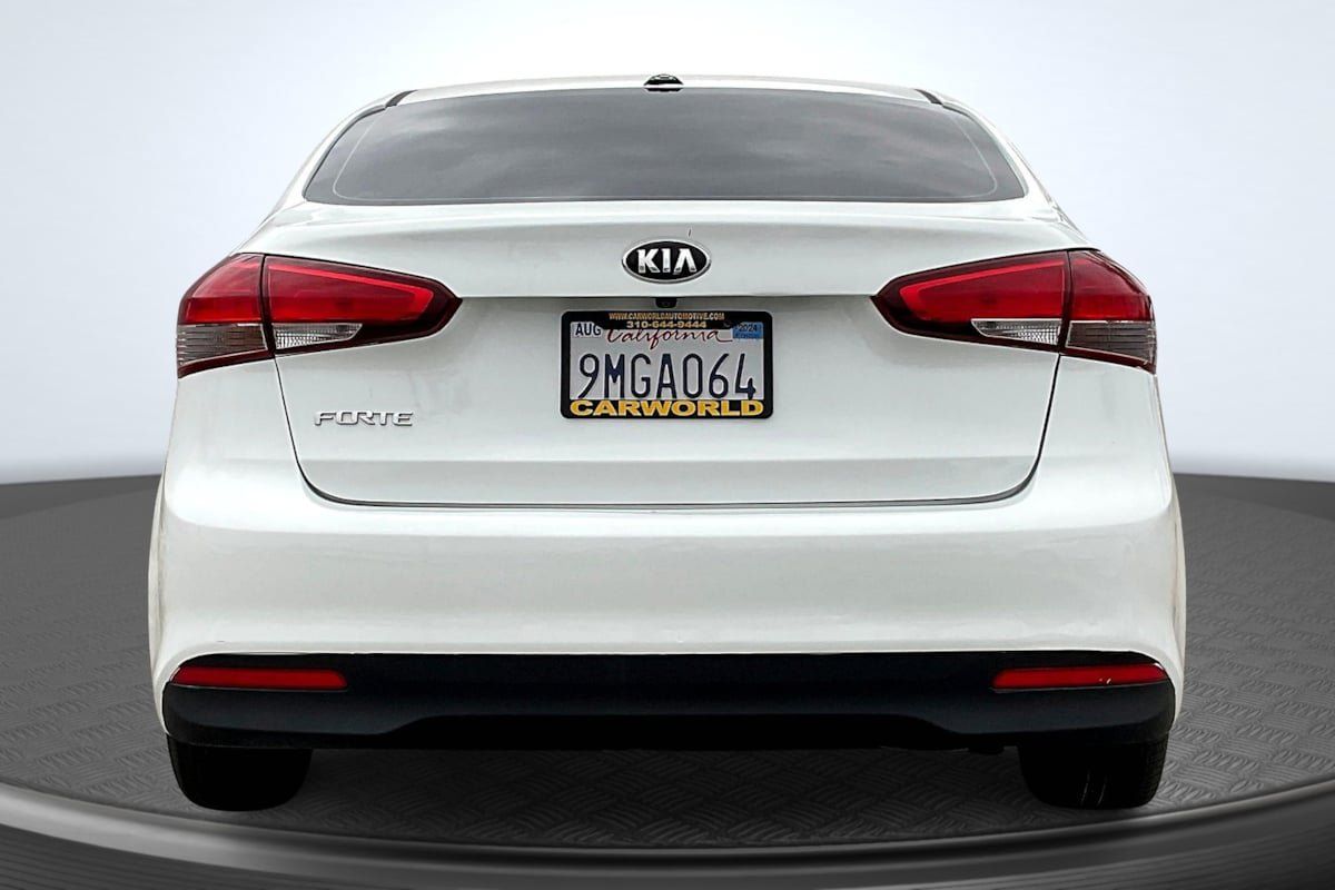 Used 2017 Kia Forte LX w/ LX Popular Package FWD image 4